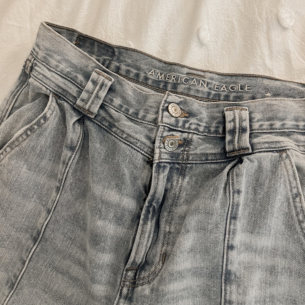 American Eagle High Rise Mom Jean